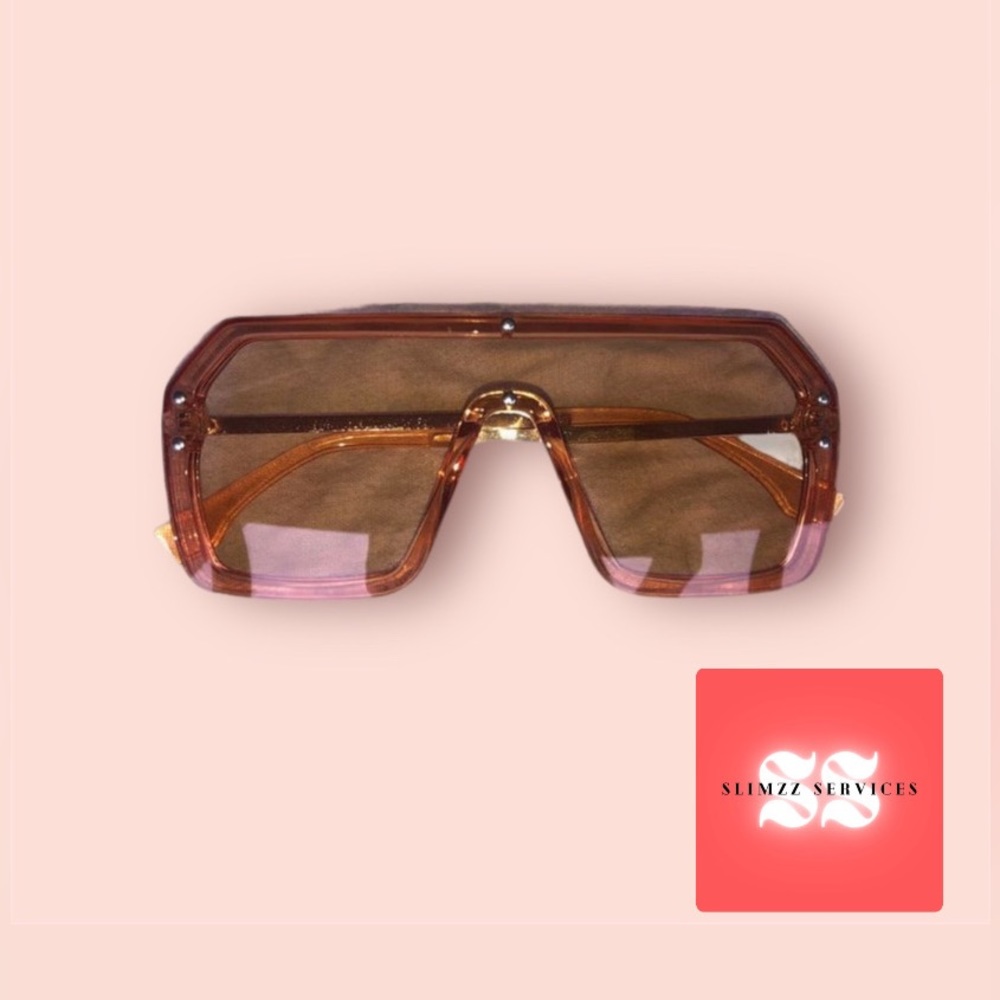 SOLD❌. NWT• Women’s Beige Over Sized Sunglasses🌟